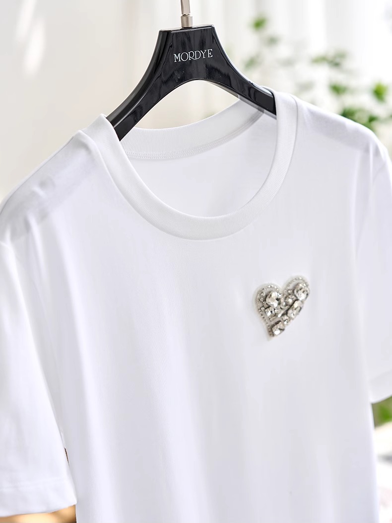 Zwaar geborduurde dames T-shir - Embroidery Moisturizer recensie en prijs